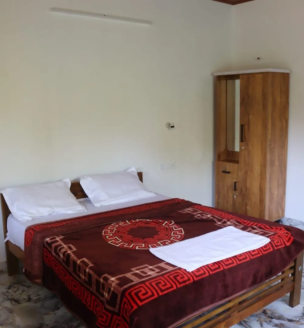 Half Moon Holiday Home - 4 Bedroom Villa Anachal 게스트하우스